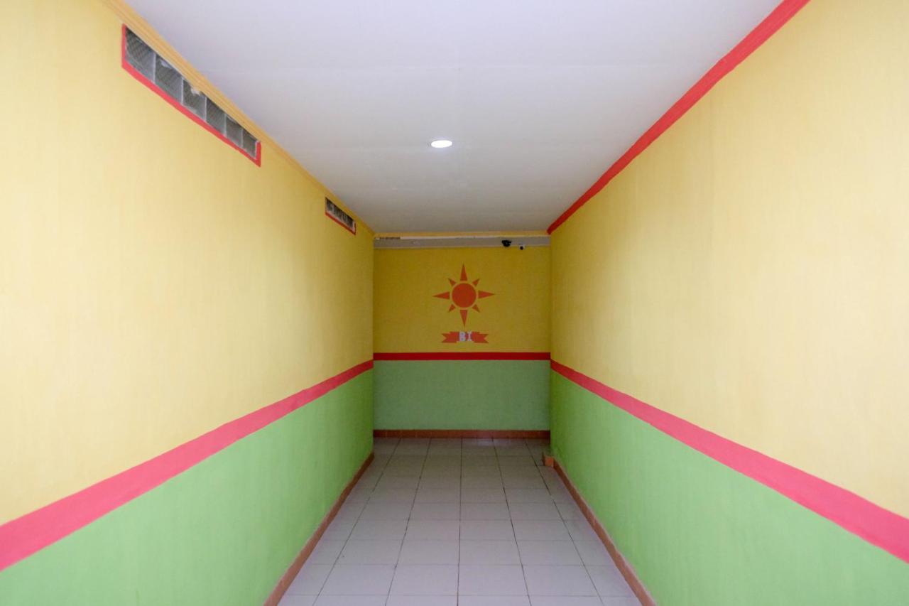 Reddoorz Near Pelabuhan Nusantara Parepare Kültér fotó