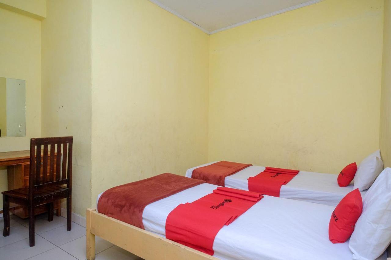 Reddoorz Near Pelabuhan Nusantara Parepare Kültér fotó
