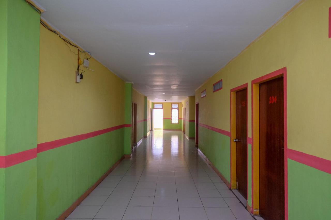 Reddoorz Near Pelabuhan Nusantara Parepare Kültér fotó