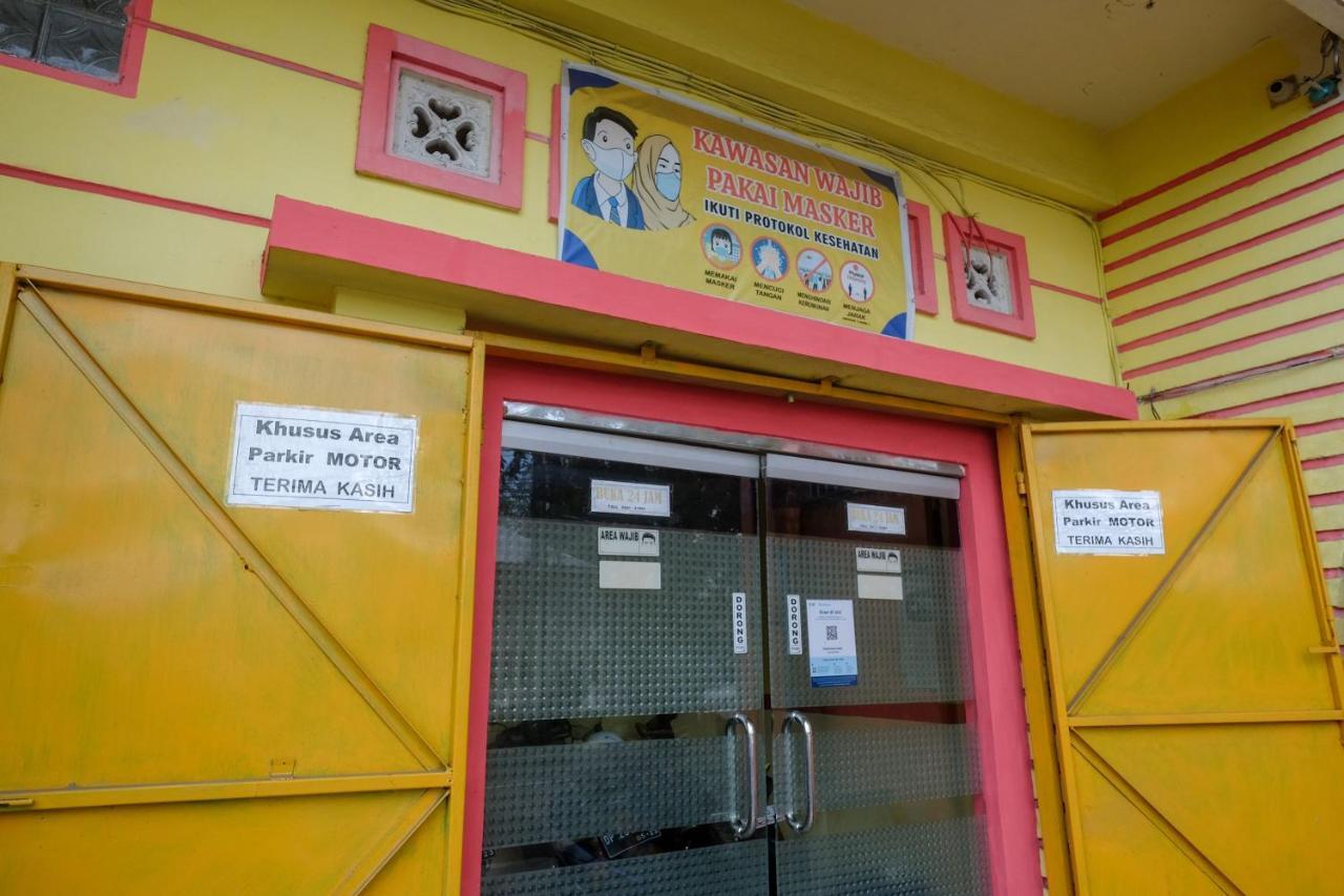 Reddoorz Near Pelabuhan Nusantara Parepare Kültér fotó