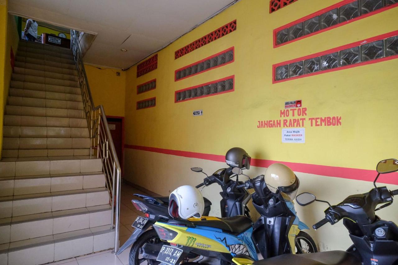 Reddoorz Near Pelabuhan Nusantara Parepare Kültér fotó