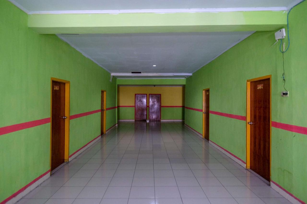 Reddoorz Near Pelabuhan Nusantara Parepare Kültér fotó